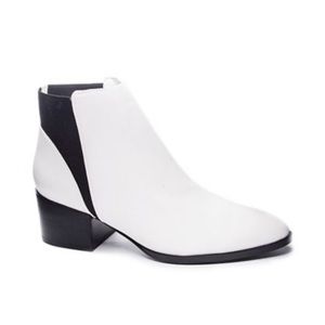 Chinese Laundry Women’s Finn Chelsea Booties